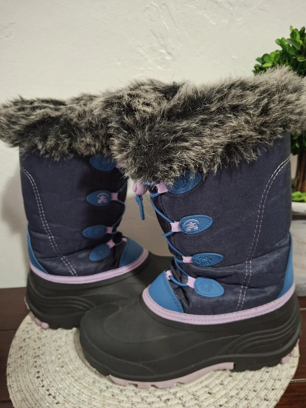 Girls' Kamik Faux-Fur Winter Boots Size 6.